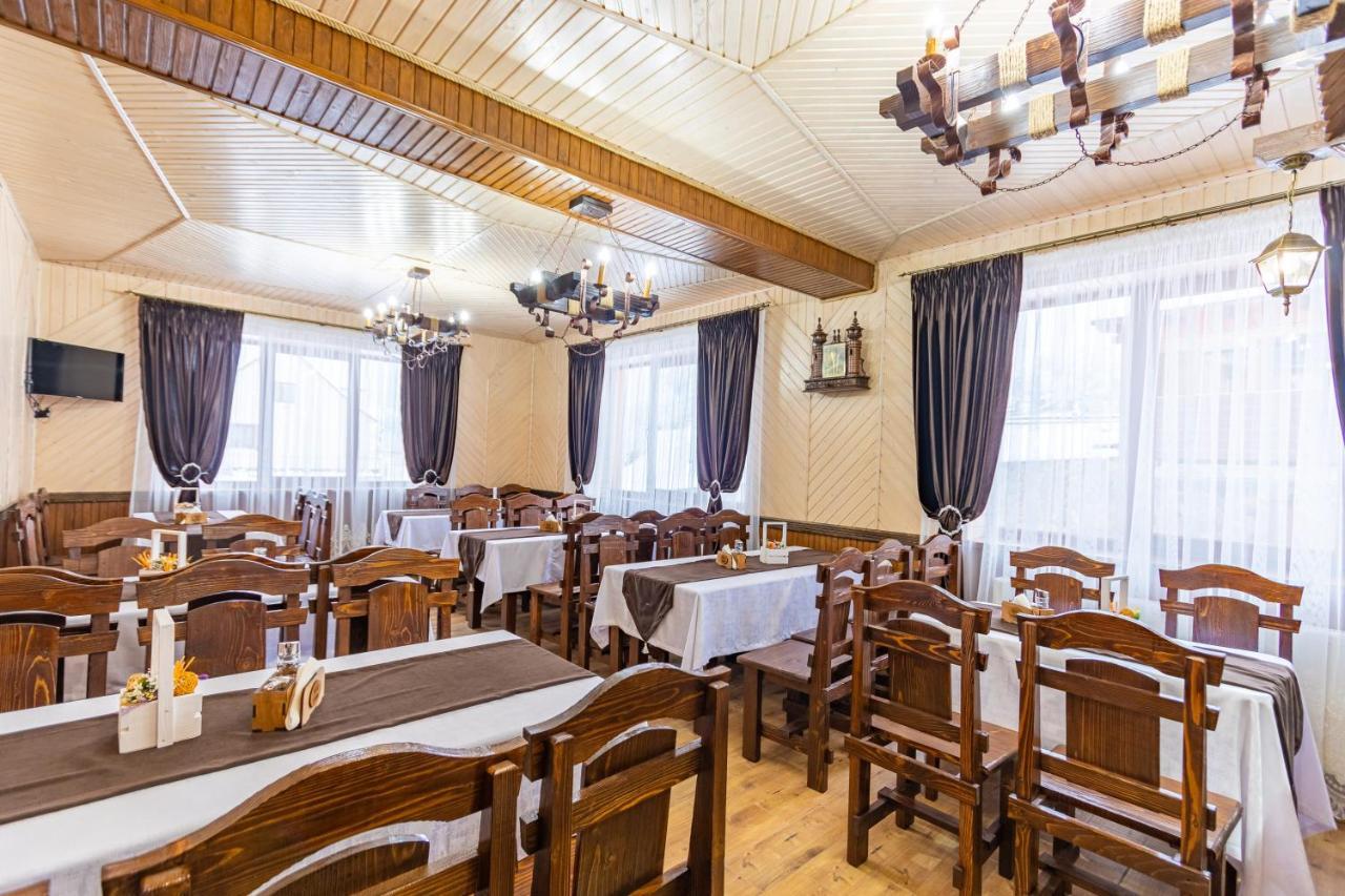 У Румуна Yasinya Exterior photo