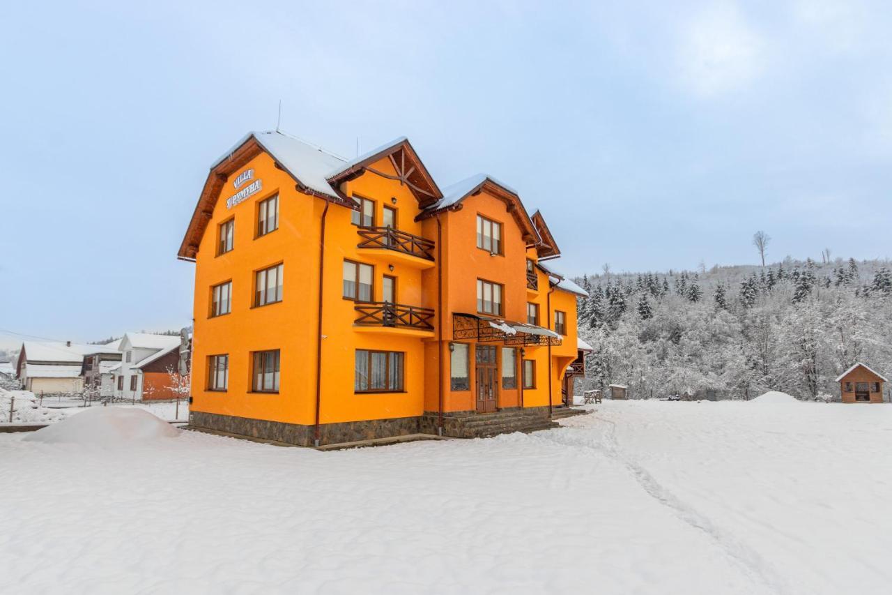 У Румуна Yasinya Exterior photo