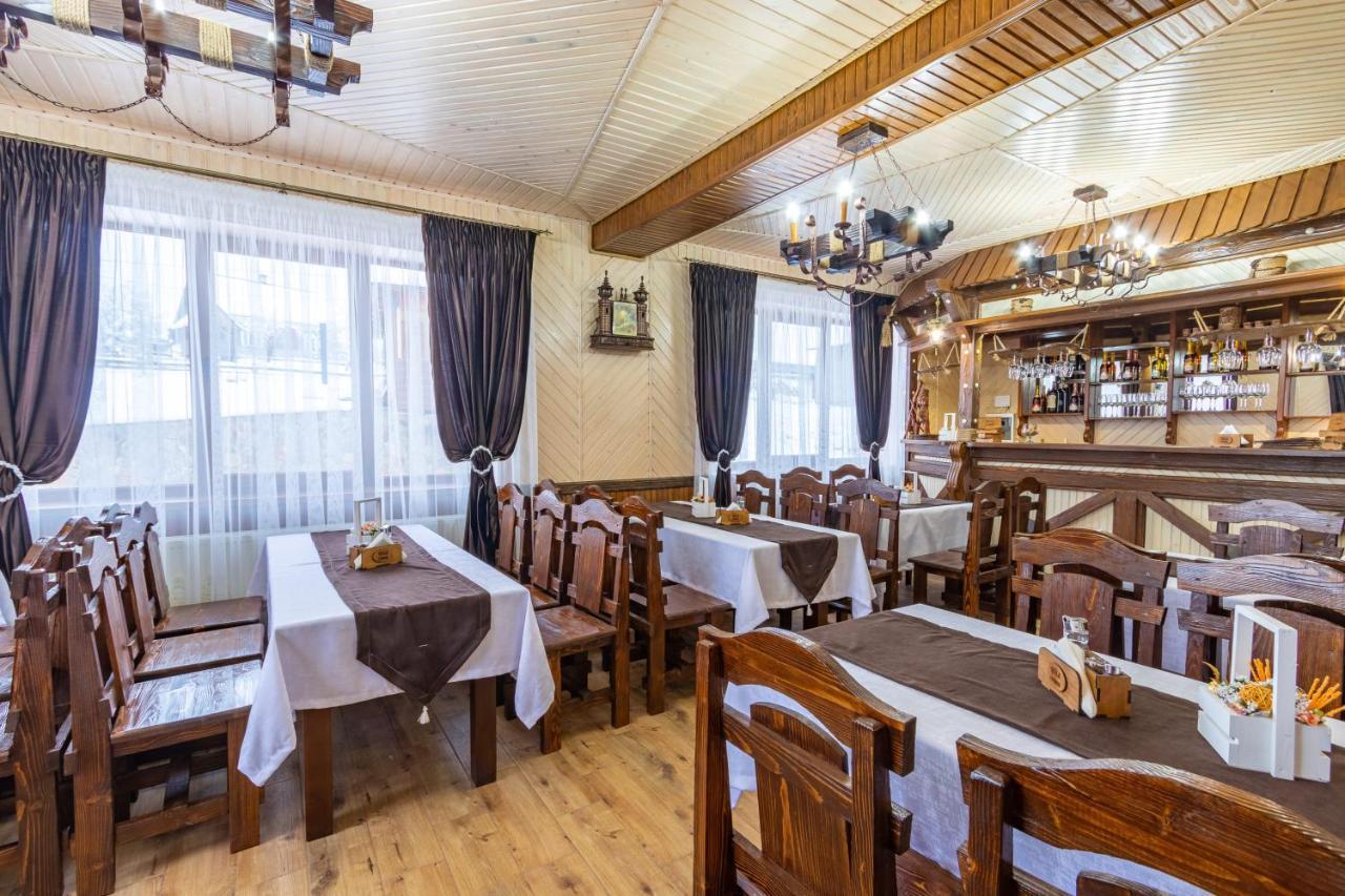 У Румуна Yasinya Exterior photo
